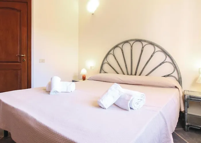 2 Bedroom Lovely In Ca- Hébergement de vacances *