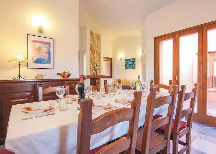 2 Bedroom Lovely In Ca- Сasa de vacaciones *