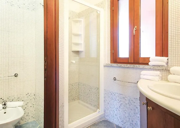 2 Bedroom Lovely In Ca- * Monte Nai